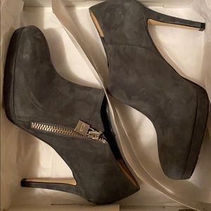 Michael Kors Jillian Ankle Gray Suede Boots size 7